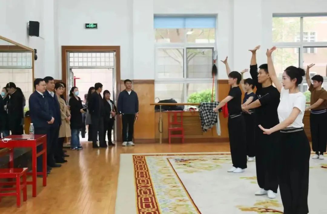 2a7404d1cc514e3f81d6b2621f5de54e.jpg 6.jpg