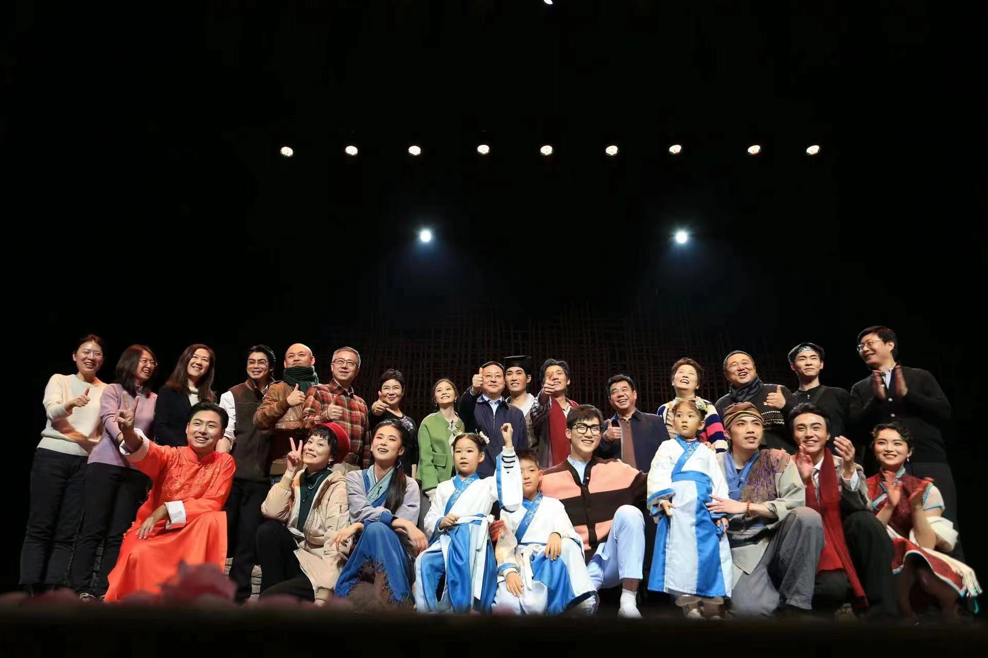 e74a69f50b8946e3a22cb0479a370824.jpg 李书记.jpg